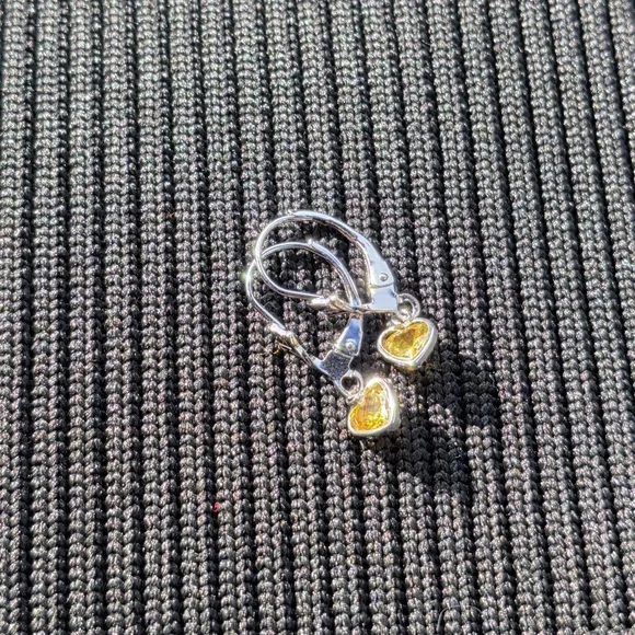 🎀💫14K Real White Gold Heart Earrings💫🎀 - Picture 3 of 4